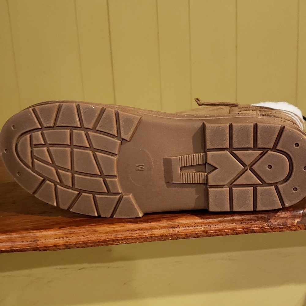 Boots - Picture 4 of 4